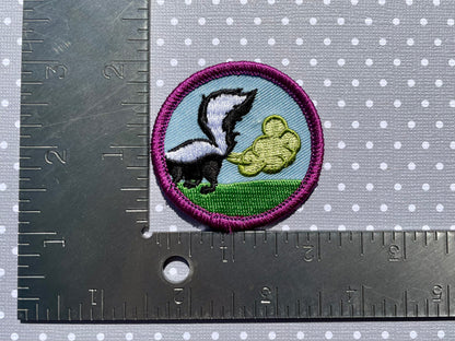 Sprayed by a Skunk, Pet Achievement Badge